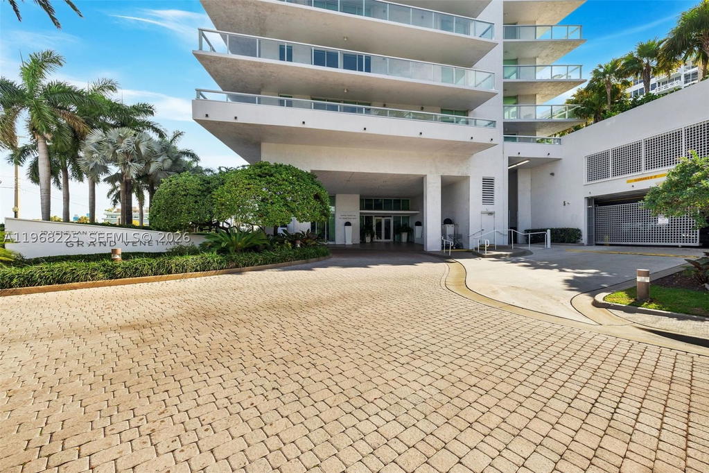 Real estate property located at 10 Venetian Way #403, Miami-dade, The Grand Venetian Condo, Miami Beach, FL