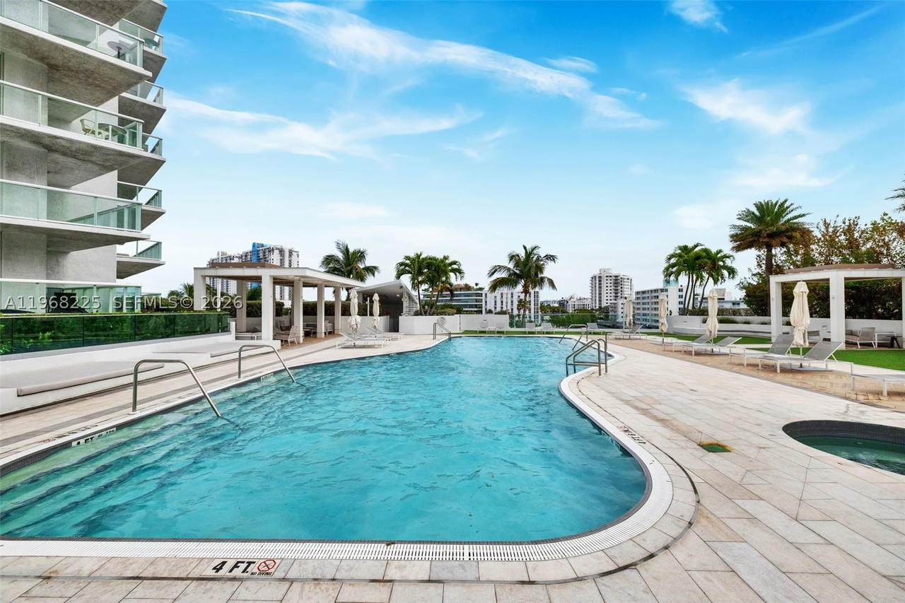 Real estate property located at 10 Venetian Way #403, Miami-dade, The Grand Venetian Condo, Miami Beach, FL