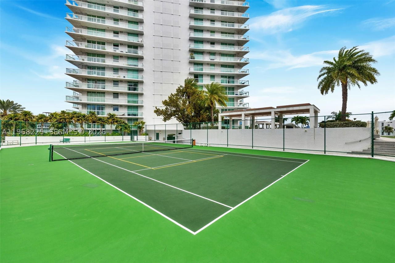 Real estate property located at 10 Venetian Way #403, Miami-dade, The Grand Venetian Condo, Miami Beach, FL