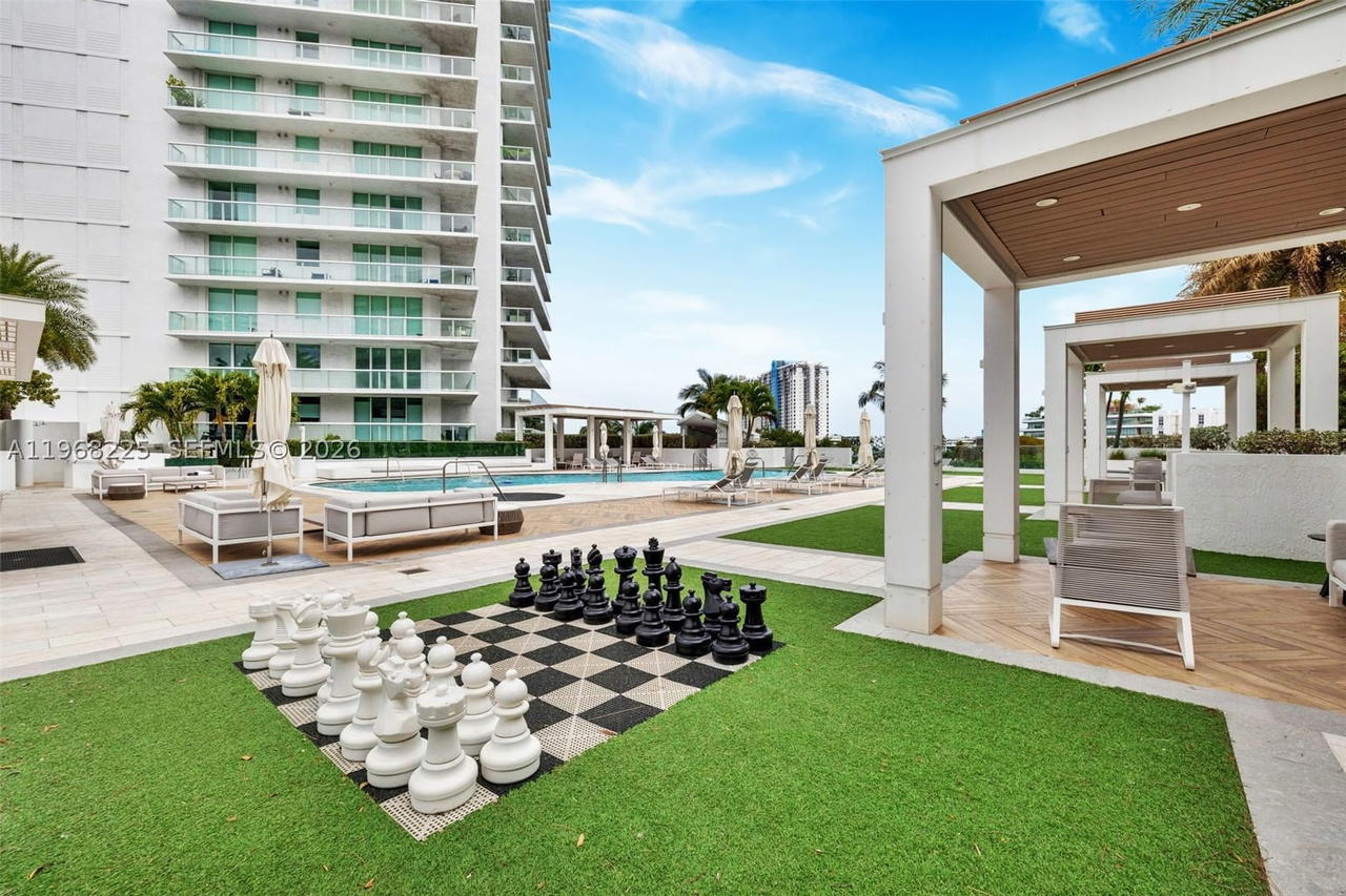Real estate property located at 10 Venetian Way #403, Miami-dade, The Grand Venetian Condo, Miami Beach, FL