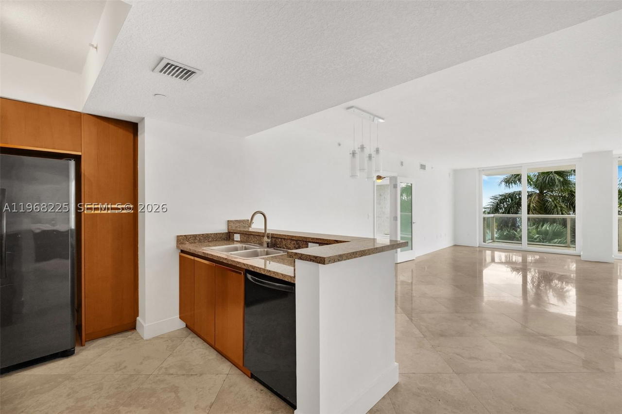 Real estate property located at 10 Venetian Way #403, Miami-dade, The Grand Venetian Condo, Miami Beach, FL