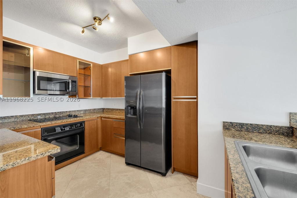 Real estate property located at 10 Venetian Way #403, Miami-dade, The Grand Venetian Condo, Miami Beach, FL