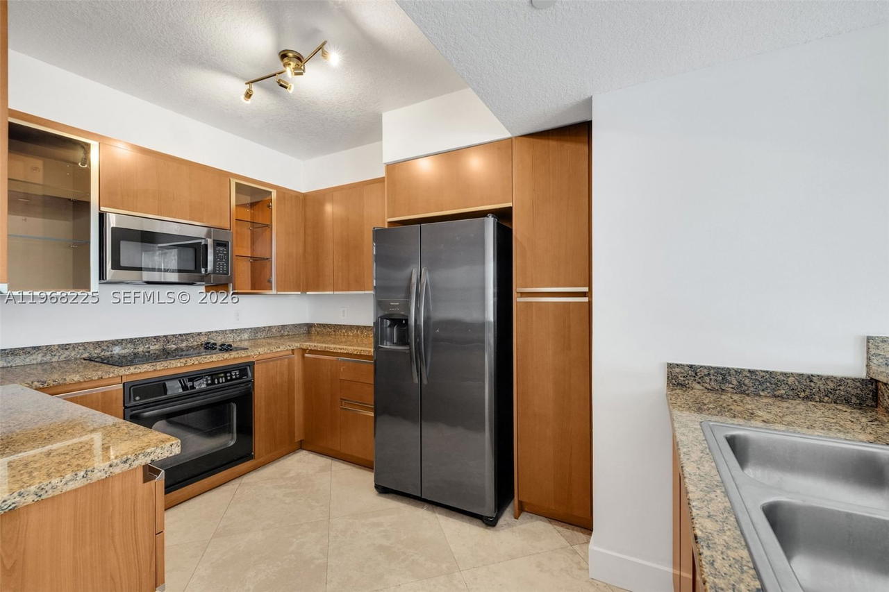 Real estate property located at 10 Venetian Way #403, Miami-dade, The Grand Venetian Condo, Miami Beach, FL