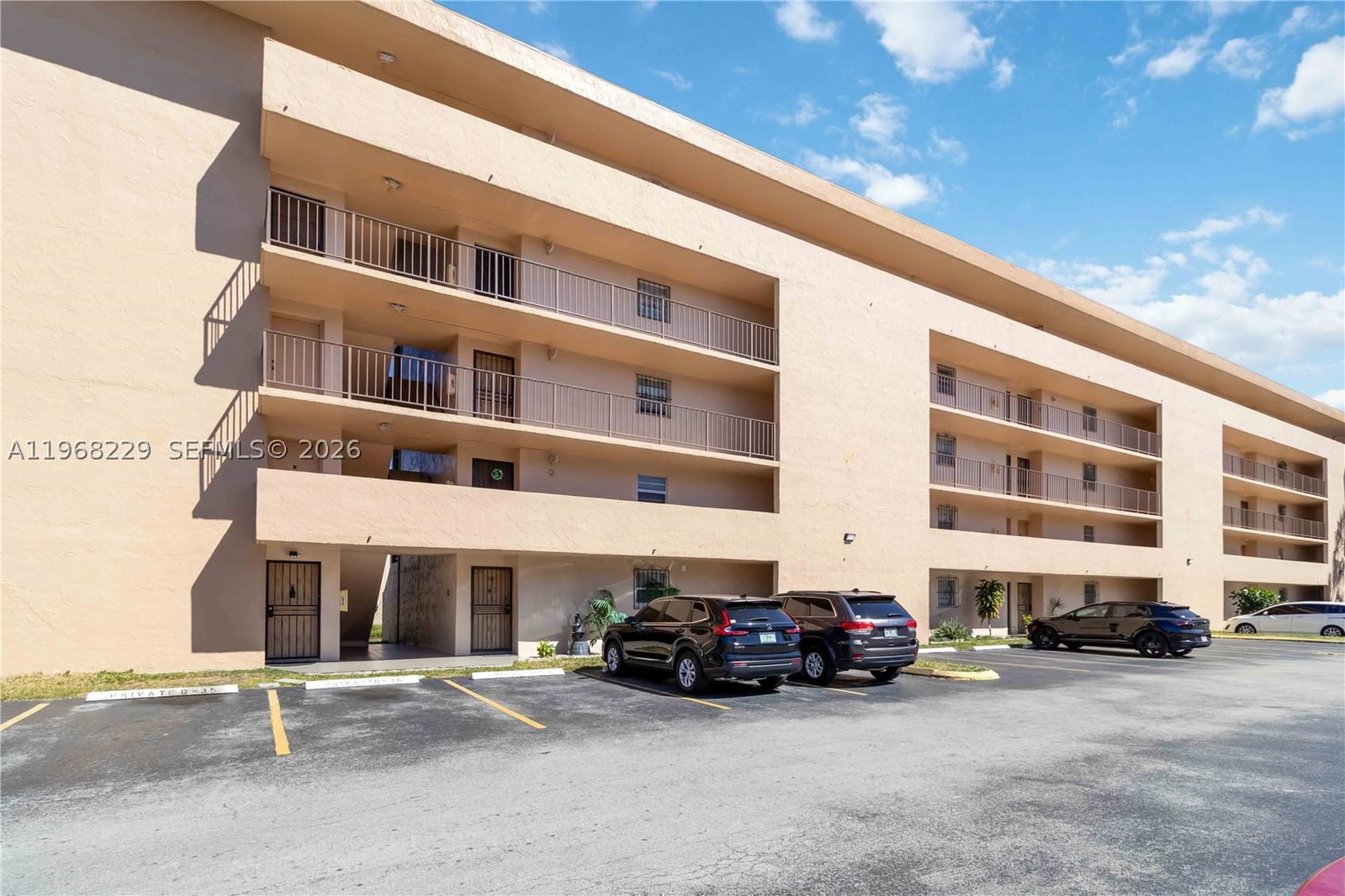 Real estate property located at 8895 Fontainebleau Blvd #504, Miami-dade, Pineside Condo No 1, Miami, FL