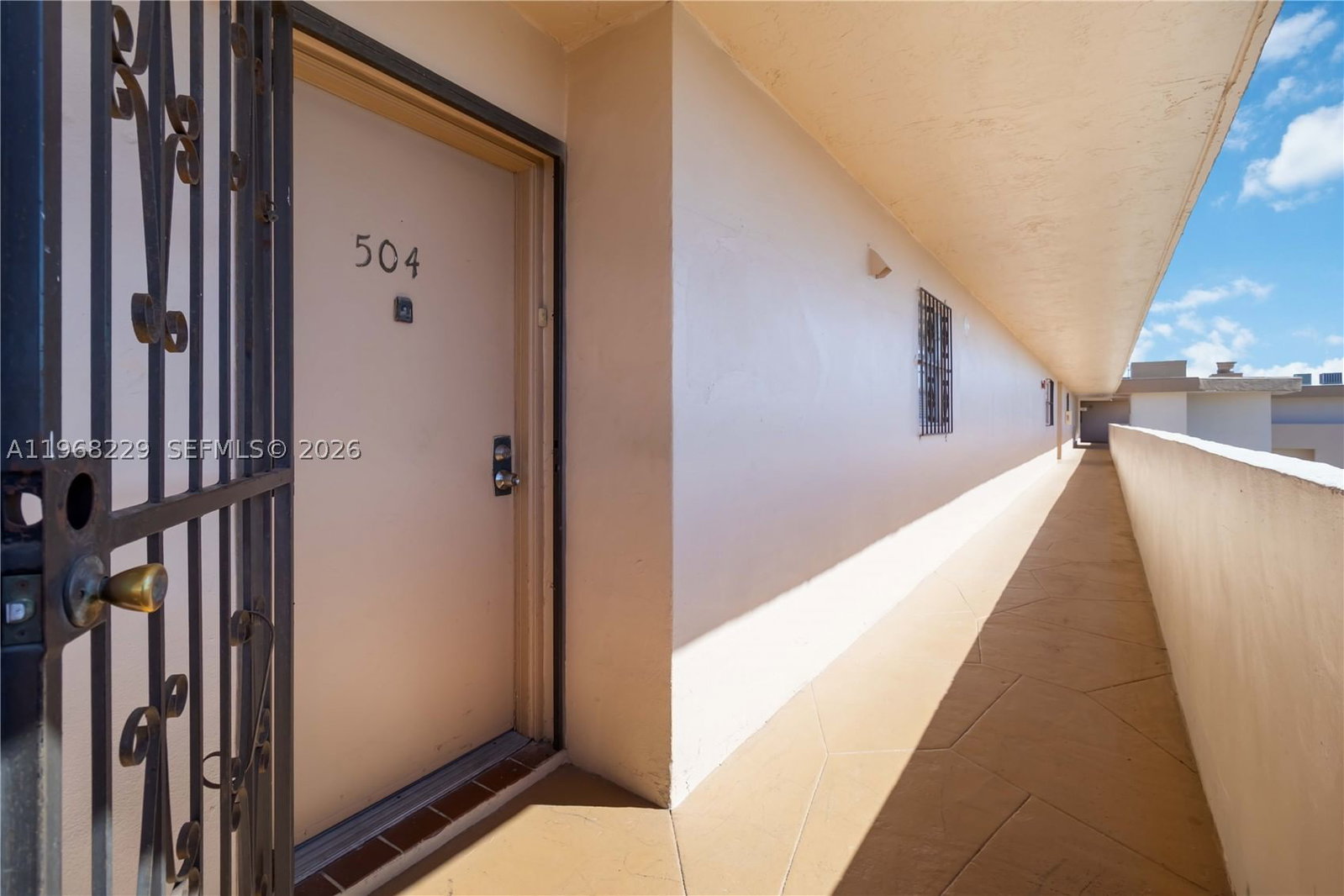 Real estate property located at 8895 Fontainebleau Blvd #504, Miami-dade, Pineside Condo No 1, Miami, FL