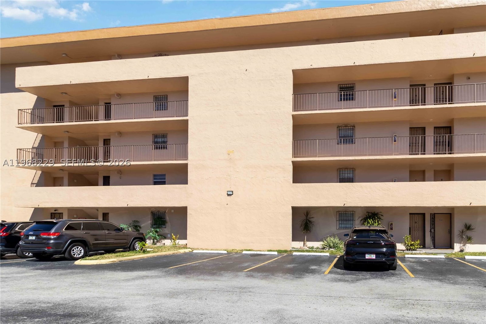 Real estate property located at 8895 Fontainebleau Blvd #504, Miami-dade, Pineside Condo No 1, Miami, FL