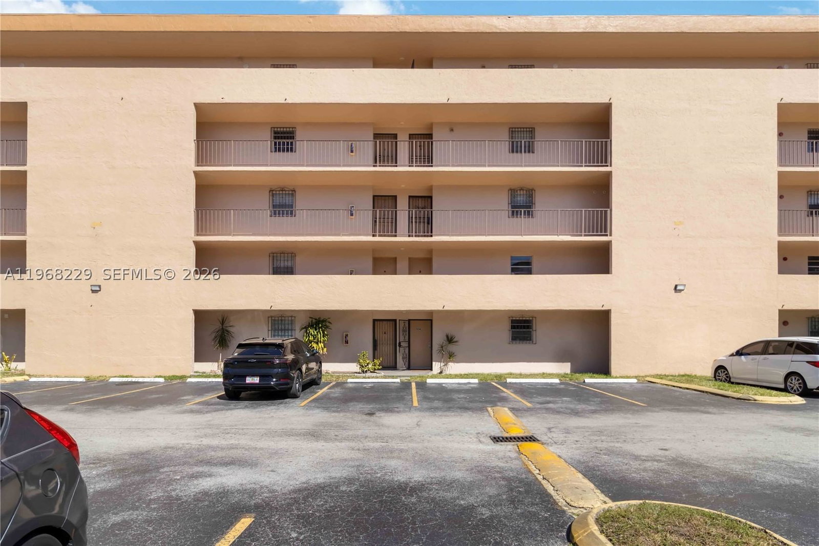 Real estate property located at 8895 Fontainebleau Blvd #504, Miami-dade, Pineside Condo No 1, Miami, FL