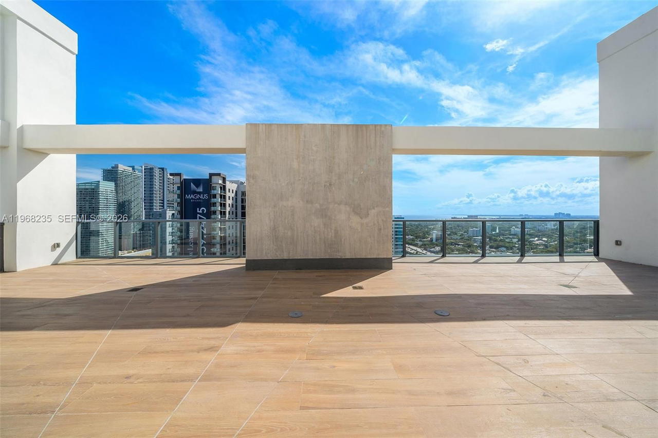 Real estate property located at 229 9th St #208, Miami-dade, Smart Brickell, Miami, FL