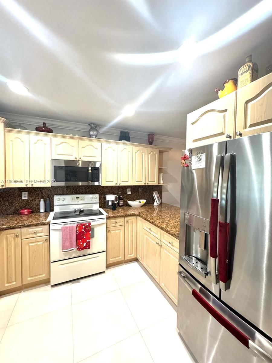 Real estate property located at 11163 7th St #204-19, Miami-dade, Patio West One Condo, Miami, FL