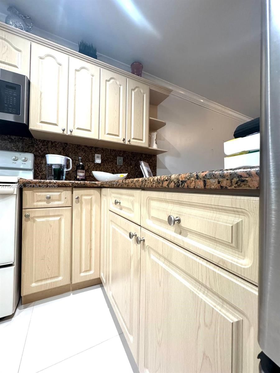 Real estate property located at 11163 7th St #204-19, Miami-dade, Patio West One Condo, Miami, FL