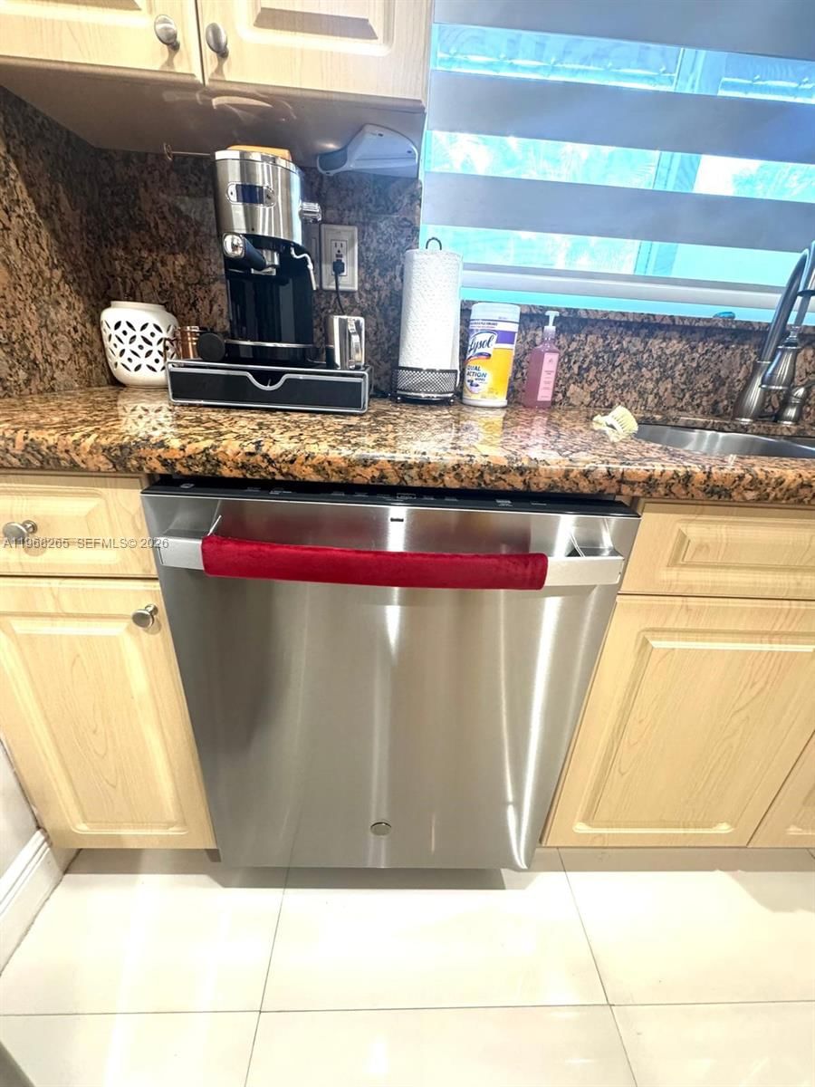 Real estate property located at 11163 7th St #204-19, Miami-dade, Patio West One Condo, Miami, FL