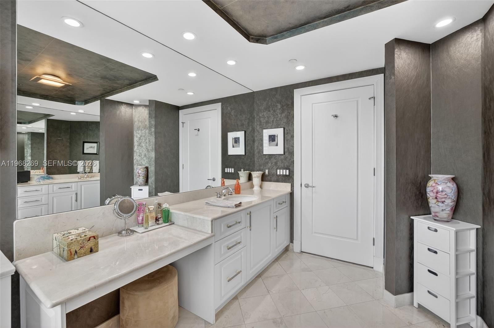 Real estate property located at 2845 9th St #504, Broward, Le Club International, Fort Lauderdale, FL