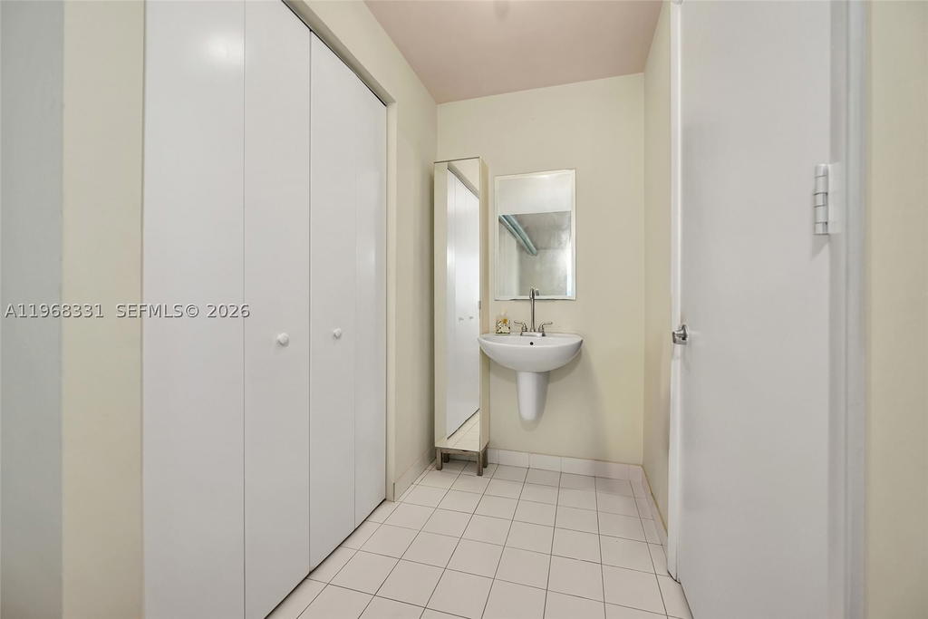 Real estate property located at 690 1st Ct #1504, Miami-dade, Neo Vertika Condo, Miami, FL