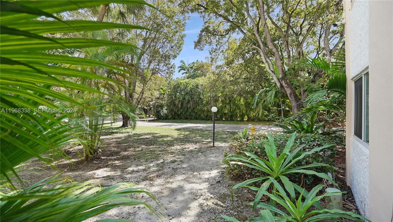 Real estate property located at 1235 Mariposa Ave #1, Miami-dade, Mariposa Manor Condo, Coral Gables, FL