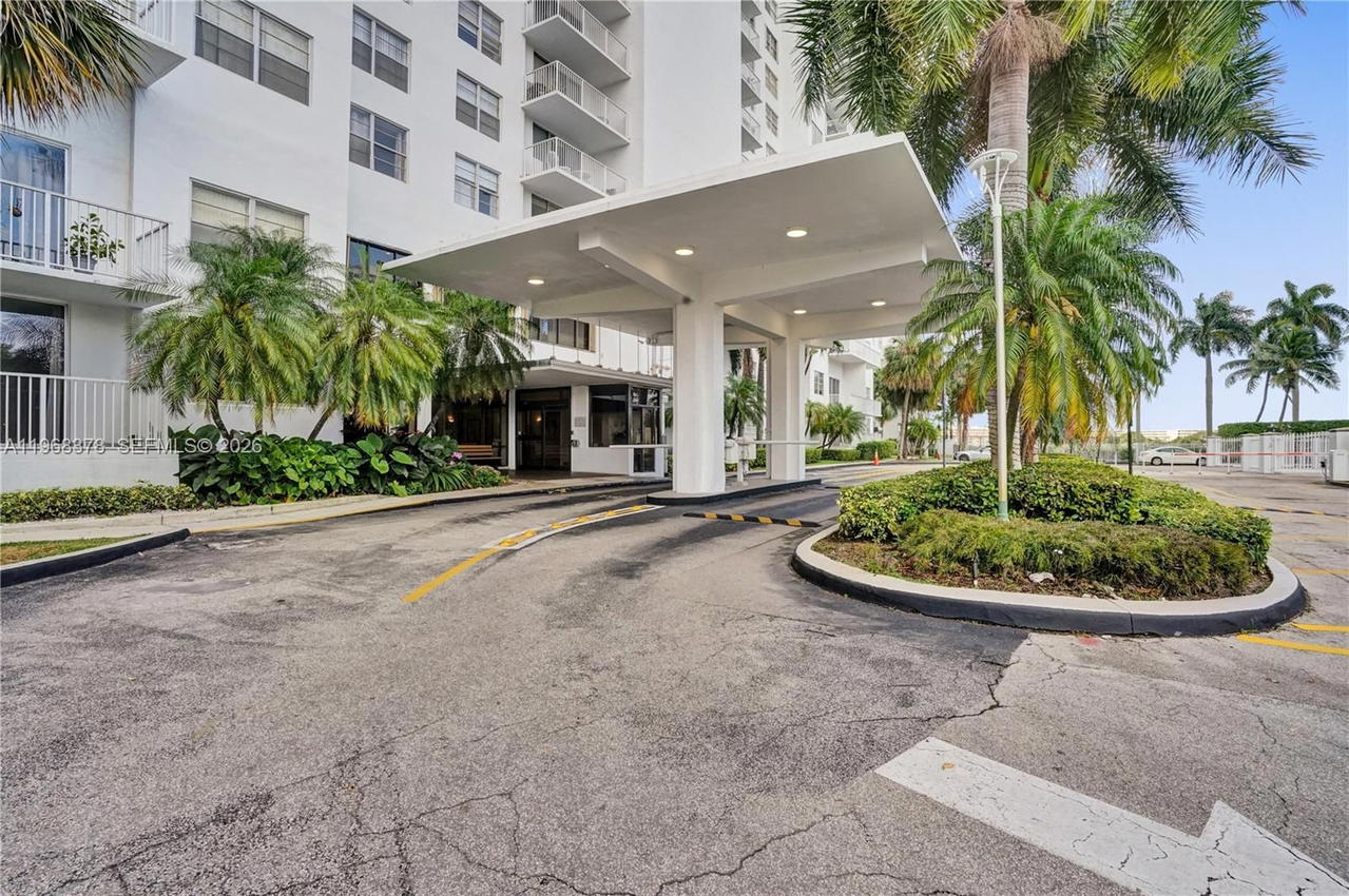 Real estate property located at 2801 183rd St #1612W, Miami-dade, Admirals Port, Aventura, FL