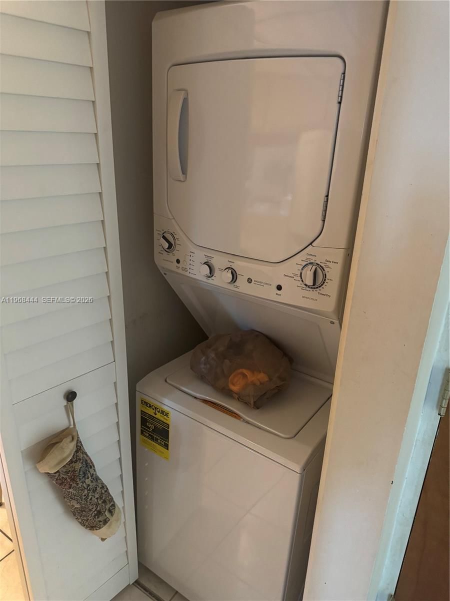 Real estate property located at 11750 18th St #313-1, Miami-dade, International Park I Cond, Miami, FL