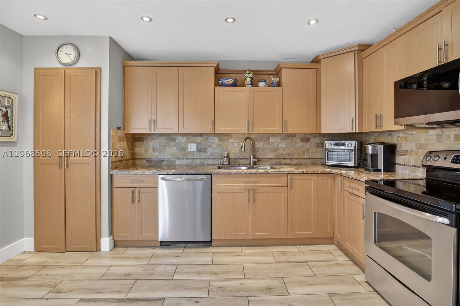 Real estate property located at 9080 Vineyard Lake Dr, Broward, Vineyards Of Plantation, Plantation, FL