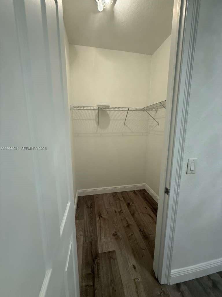 Real estate property located at 9947 86th Ter, Miami-dade, Doral Breeze, Doral, FL