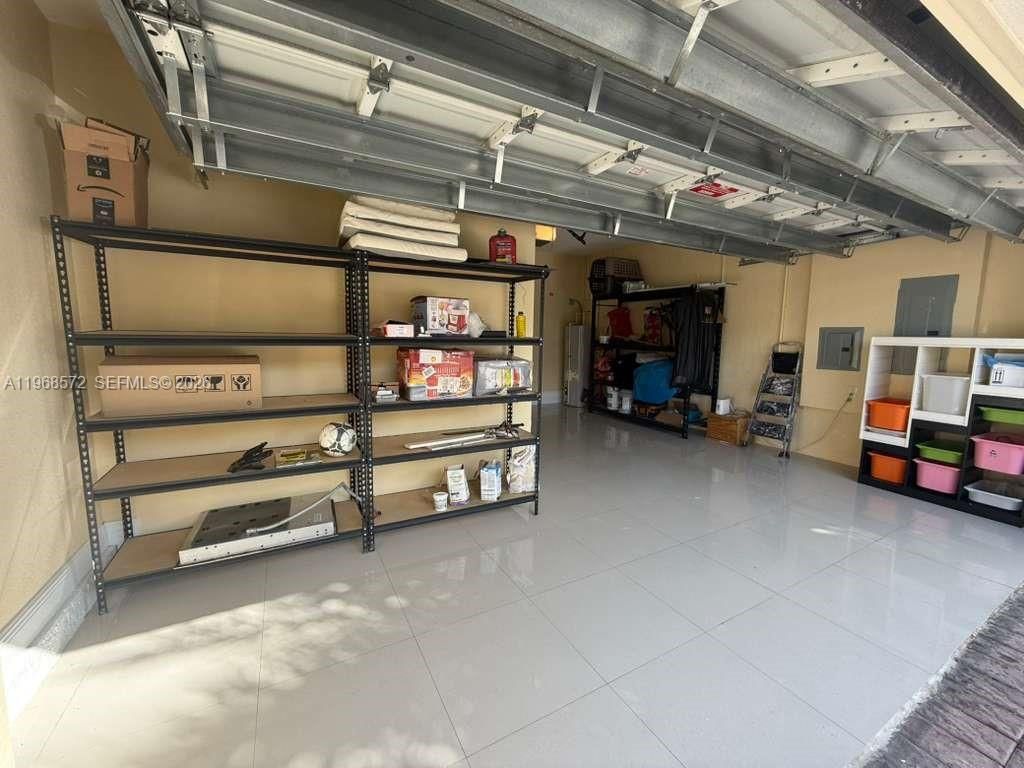 Real estate property located at 9947 86th Ter, Miami-dade, Doral Breeze, Doral, FL