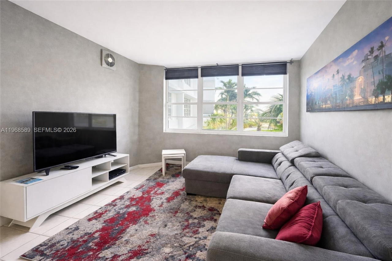 Real estate property located at 100 Lincoln Rd #415, Miami-dade, The Decoplage Condo, Miami Beach, FL
