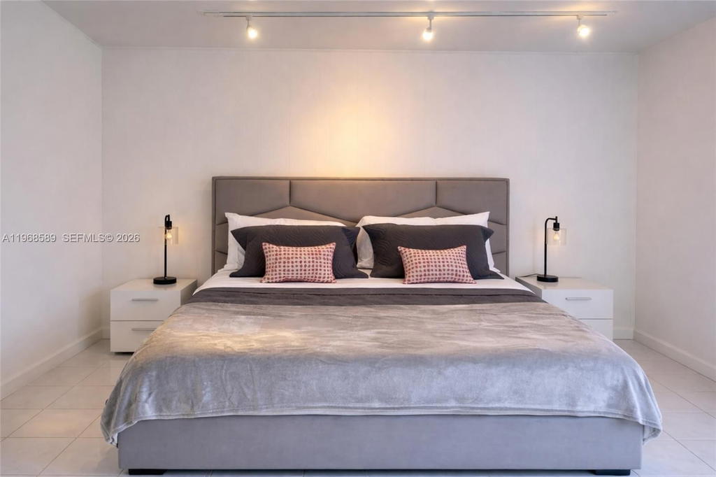 Real estate property located at 100 Lincoln Rd #415, Miami-dade, The Decoplage Condo, Miami Beach, FL