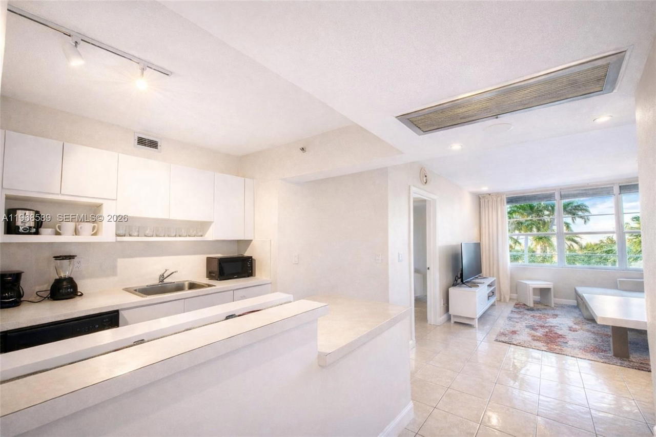Real estate property located at 100 Lincoln Rd #415, Miami-dade, The Decoplage Condo, Miami Beach, FL