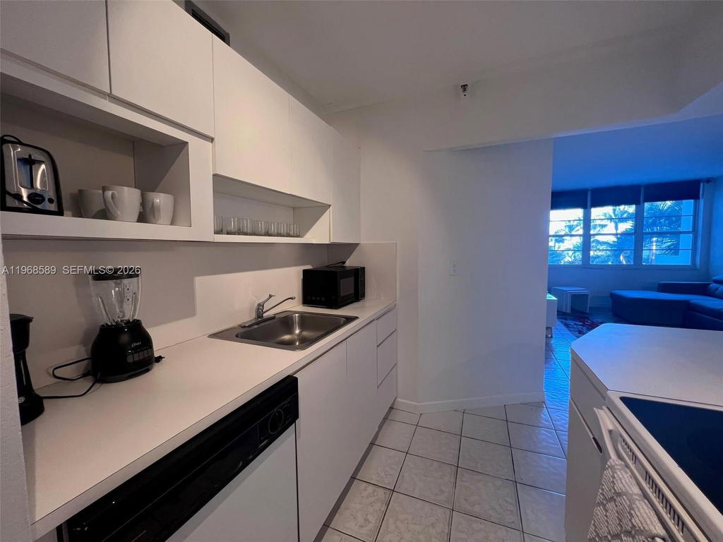 Real estate property located at 100 Lincoln Rd #415, Miami-dade, The Decoplage Condo, Miami Beach, FL