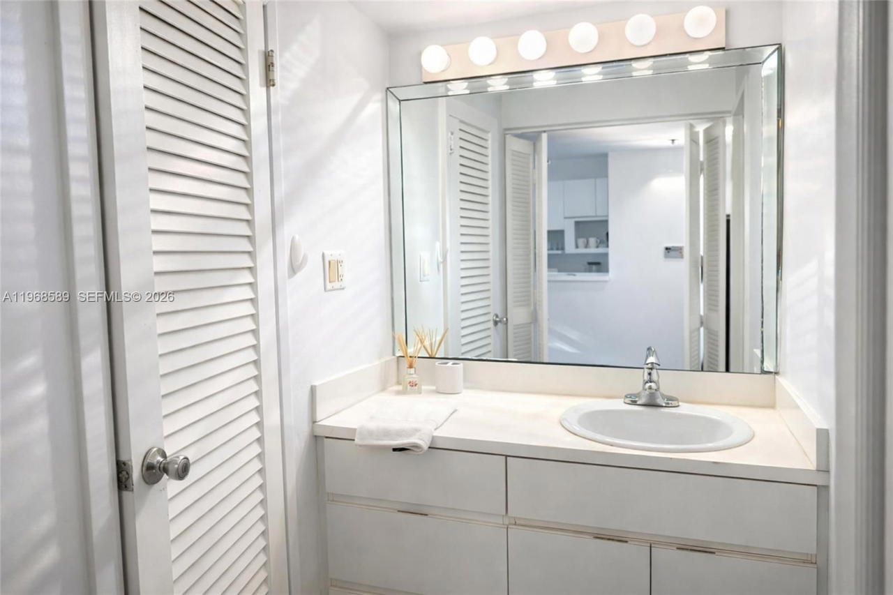 Real estate property located at 100 Lincoln Rd #415, Miami-dade, The Decoplage Condo, Miami Beach, FL
