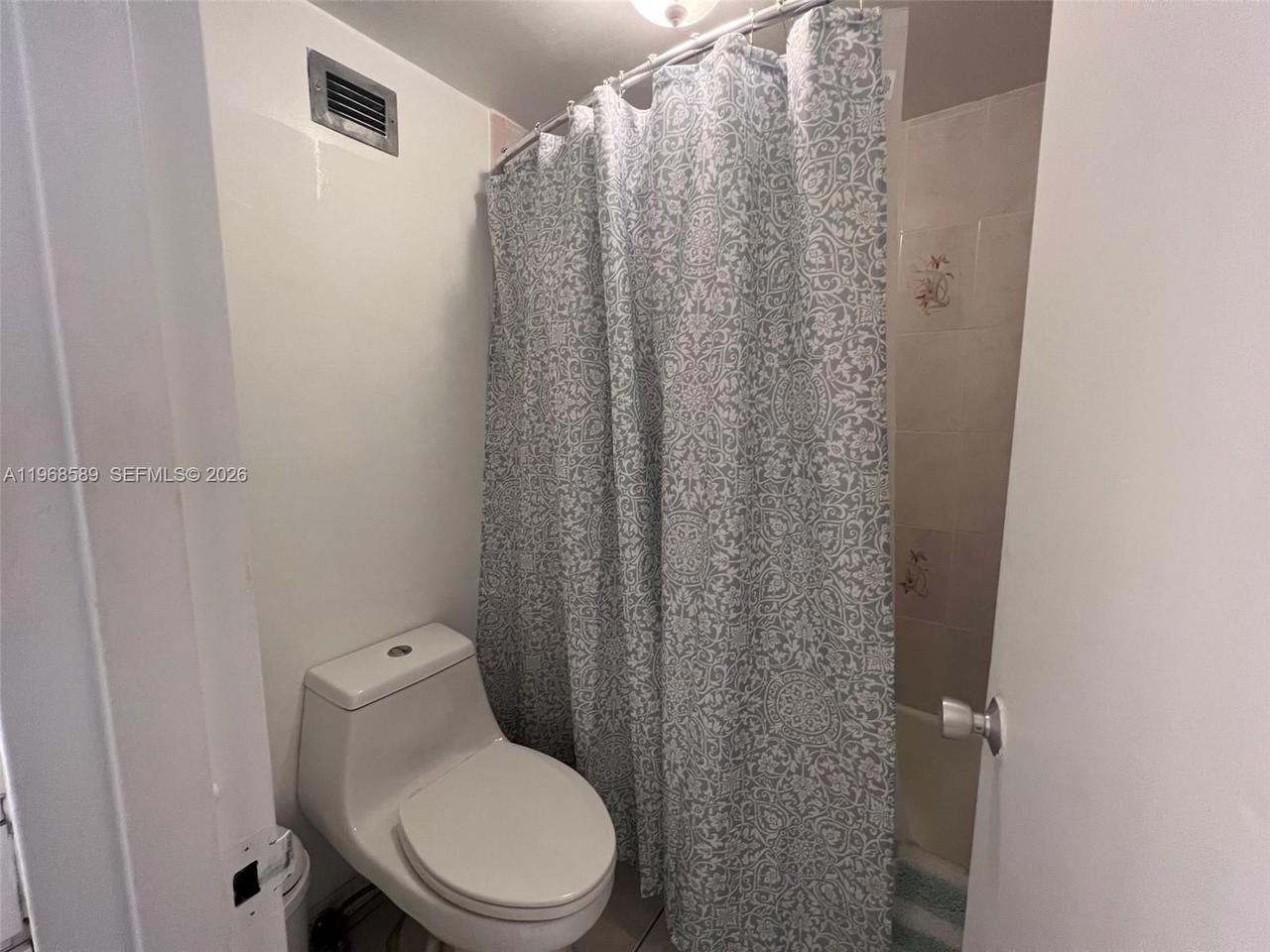 Real estate property located at 100 Lincoln Rd #415, Miami-dade, The Decoplage Condo, Miami Beach, FL