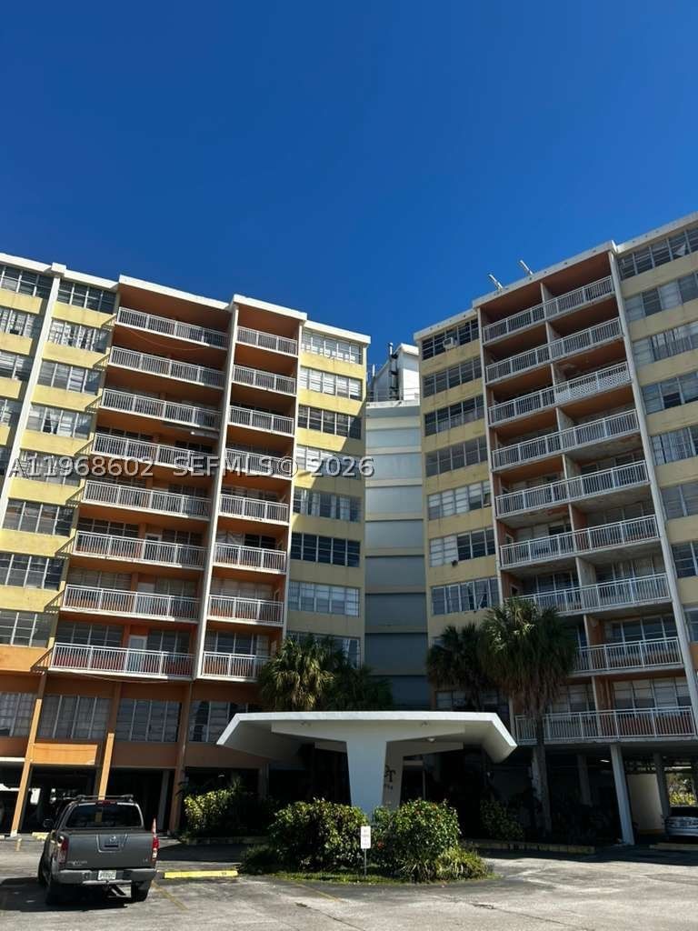 Real estate property located at 2025 164th St #918, Miami-dade, Crestview Towers Condo, North Miami Beach, FL