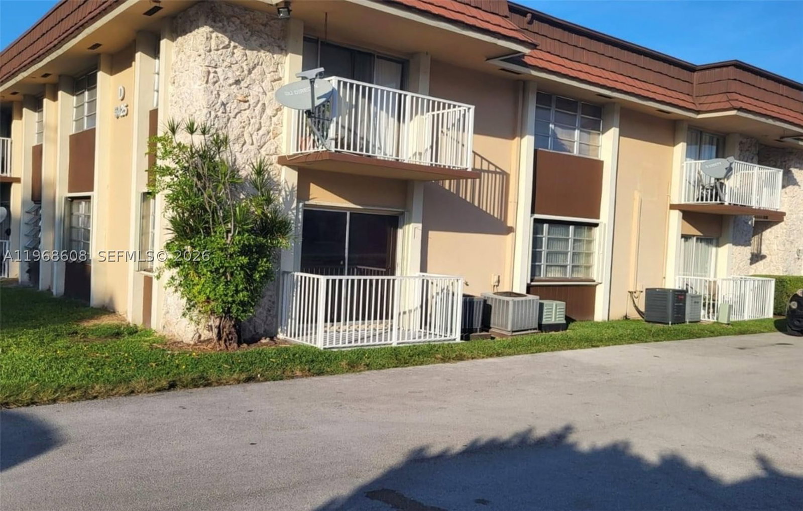 Real estate property located at 5425 77th Ct #102D, Miami-dade, Lakeview Gardens Condo, Miami, FL