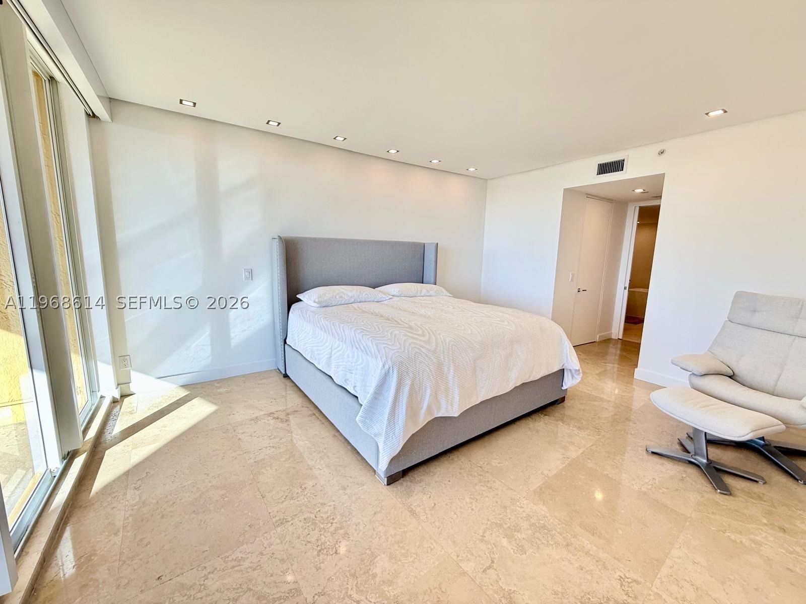 Real estate property located at 2100 Ocean Blvd #12D, Broward, Palms Tower One Condo, Fort Lauderdale, FL