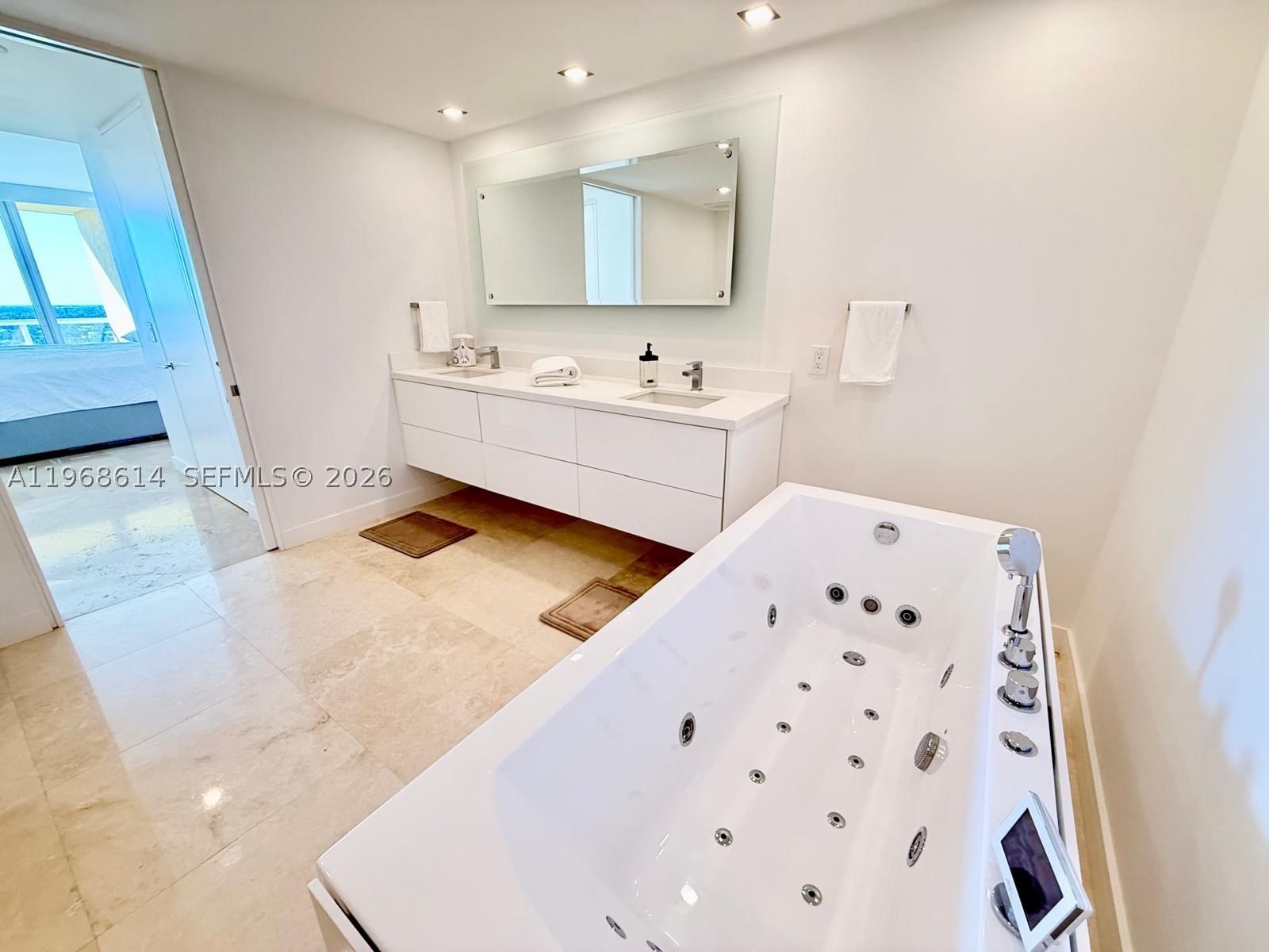Real estate property located at 2100 Ocean Blvd #12D, Broward, Palms Tower One Condo, Fort Lauderdale, FL