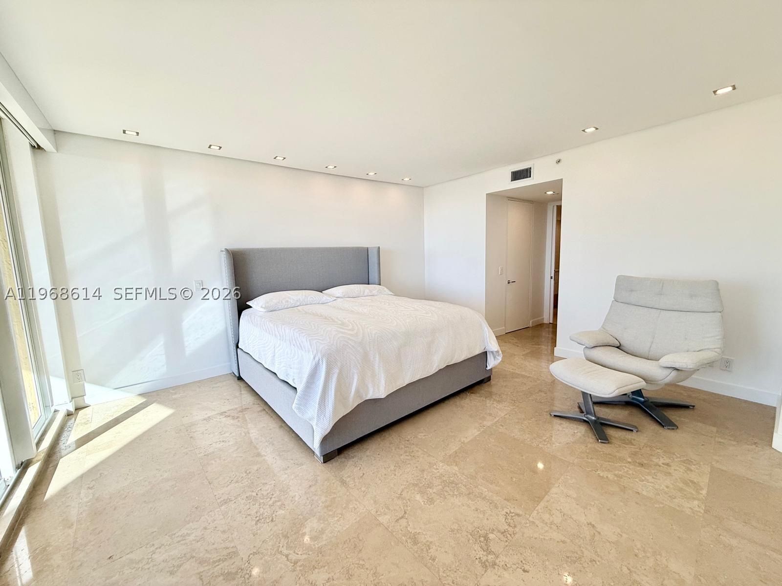 Real estate property located at 2100 Ocean Blvd #12D, Broward, Palms Tower One Condo, Fort Lauderdale, FL