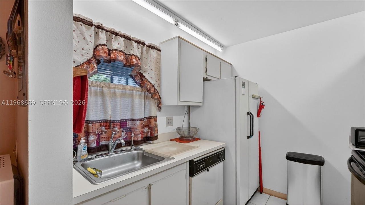 Real estate property located at 10413 6th St, Broward, Pembroke Pointe Section T, Pembroke Pines, FL