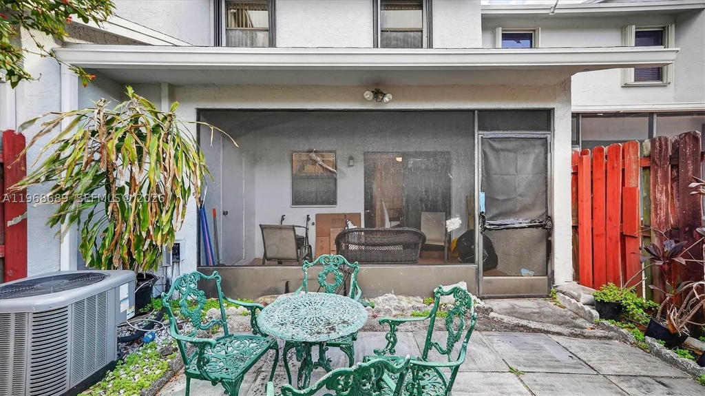 Real estate property located at 10413 6th St, Broward, Pembroke Pointe Section T, Pembroke Pines, FL