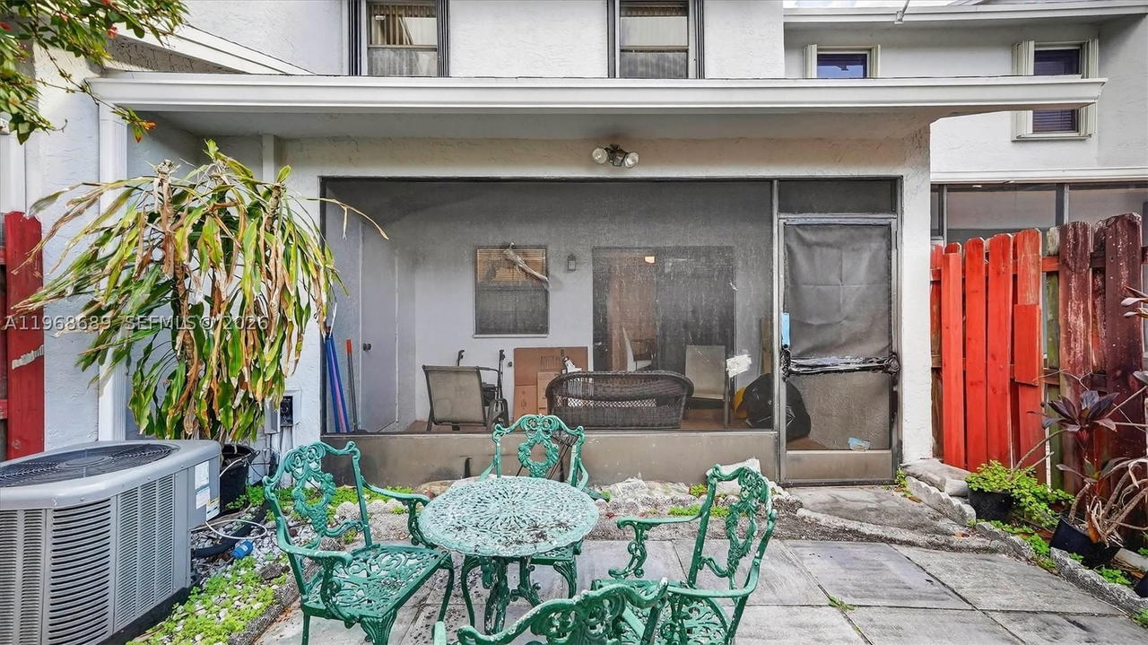 Real estate property located at 10413 6th St, Broward, Pembroke Pointe Section T, Pembroke Pines, FL