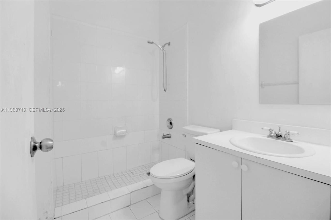 Real estate property located at 21500 87th Ct, Miami-dade, Windy Point, Cutler Bay, FL