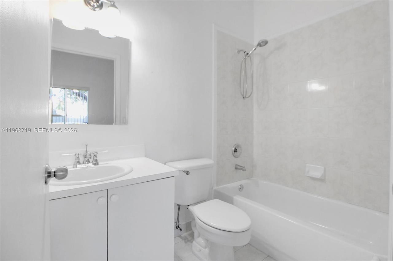 Real estate property located at 21500 87th Ct, Miami-dade, Windy Point, Cutler Bay, FL