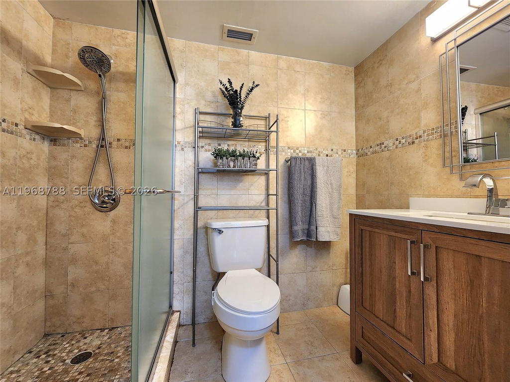 Real estate property located at 3725 Ocean Dr #620, Broward, Sea Air Towers Condo, Hollywood, FL