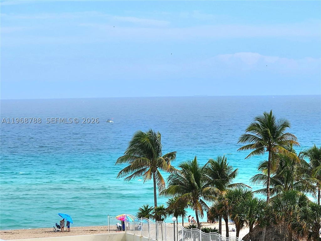Real estate property located at 3725 Ocean Dr #620, Broward, Sea Air Towers Condo, Hollywood, FL