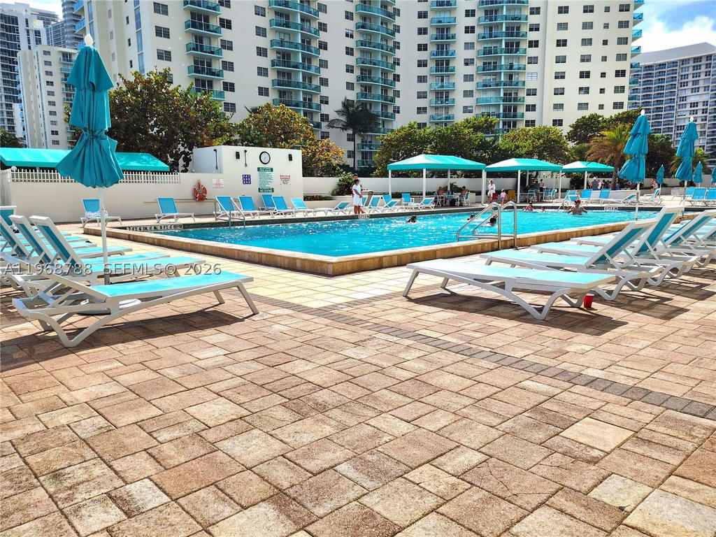Real estate property located at 3725 Ocean Dr #620, Broward, Sea Air Towers Condo, Hollywood, FL