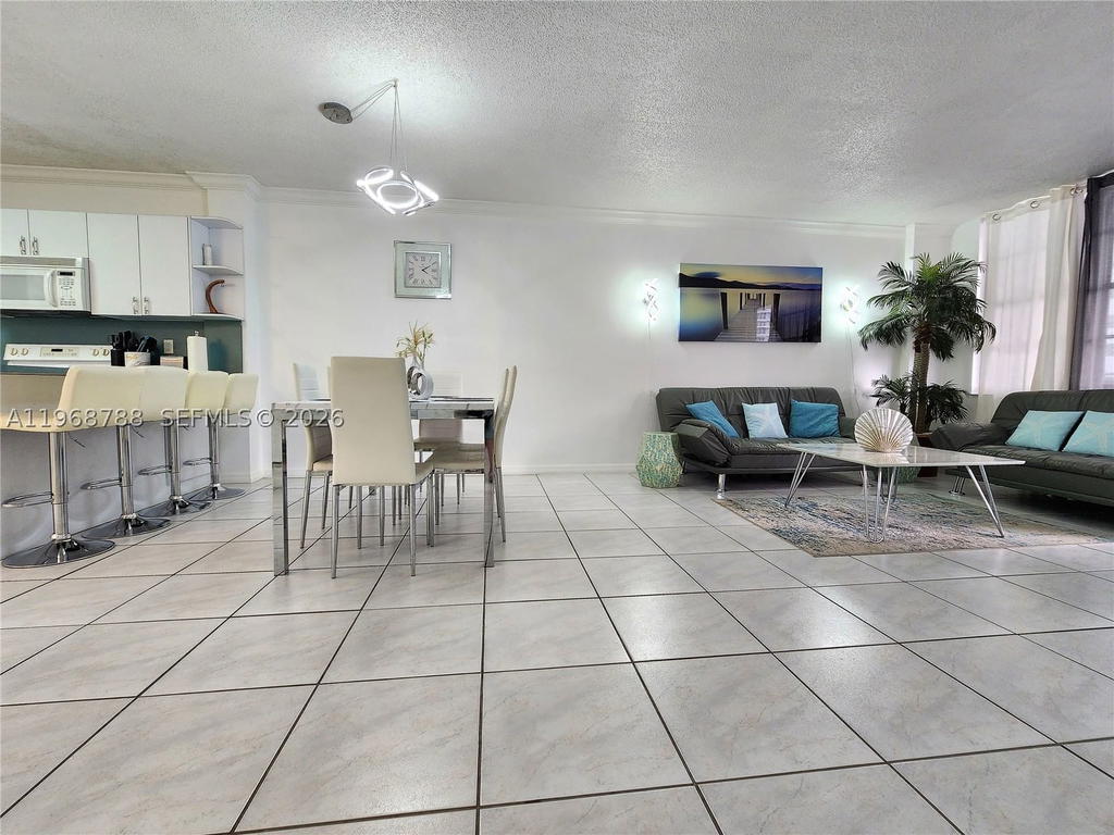 Real estate property located at 3725 Ocean Dr #620, Broward, Sea Air Towers Condo, Hollywood, FL