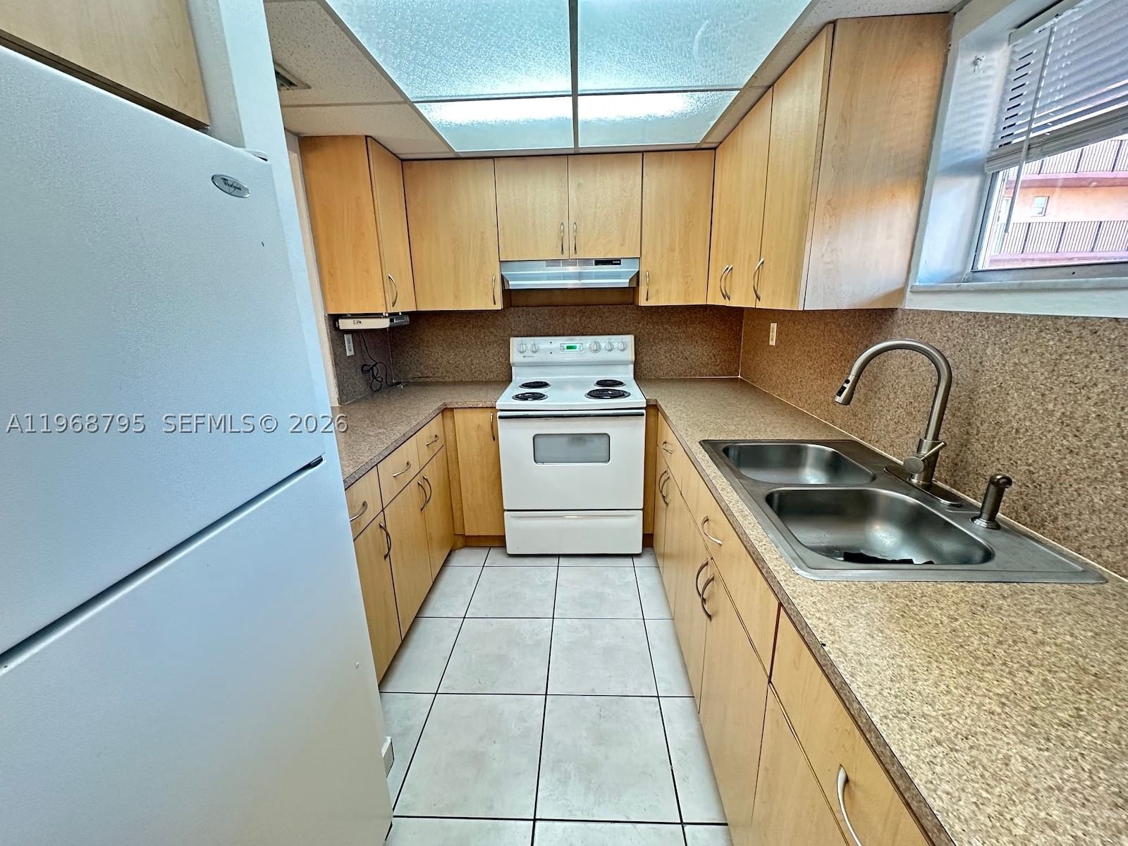 Real estate property located at 1990 56th St #1203, Miami-dade, Palm-west Gardens Condo, Hialeah, FL