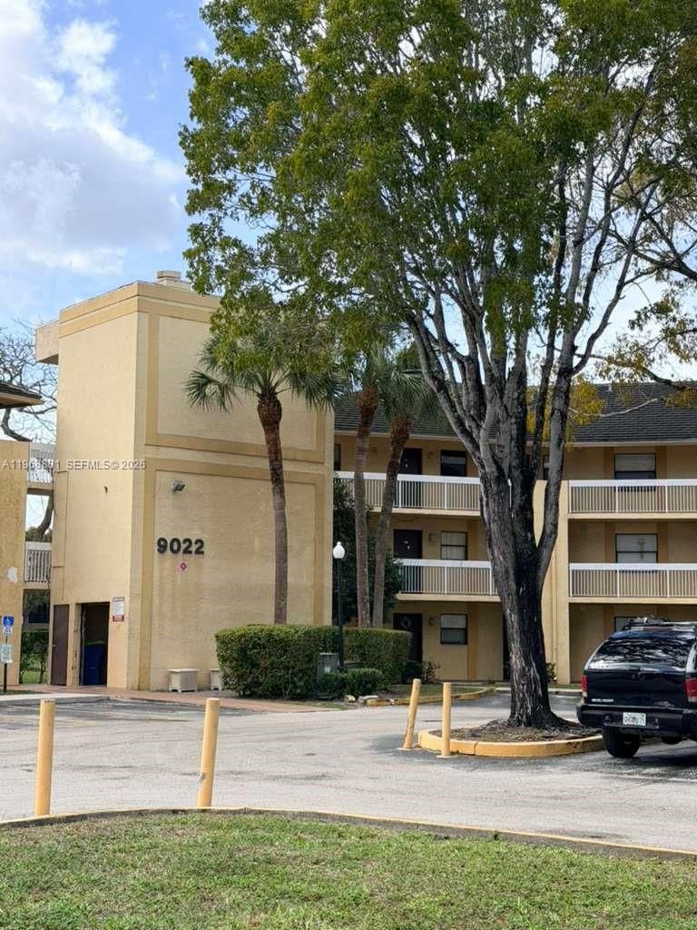 Real estate property located at 9022 28th Dr #2-206, Broward, Island Club At Coral Spri, Coral Springs, FL