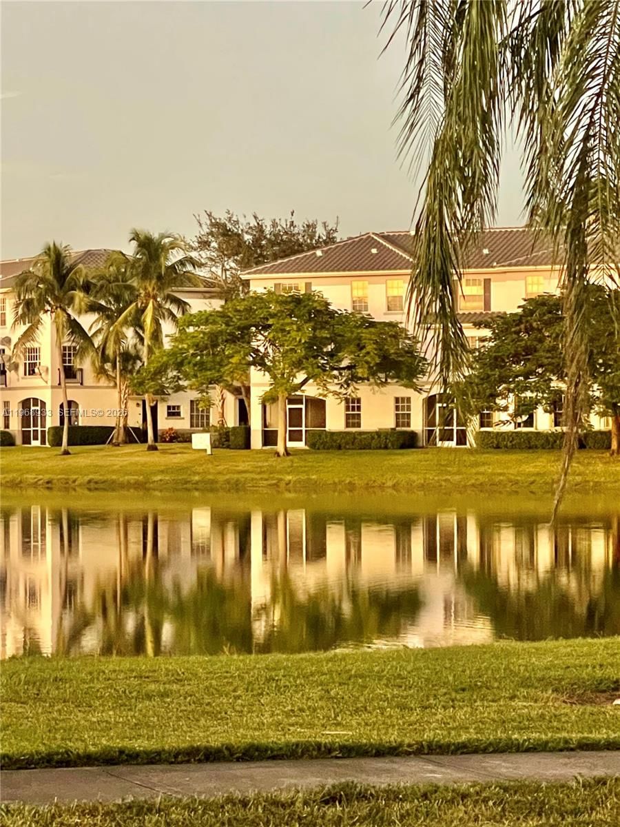 Real estate property located at 745 148th Ave #815, Broward, Villas De Tuscany Condo, Sunrise, FL