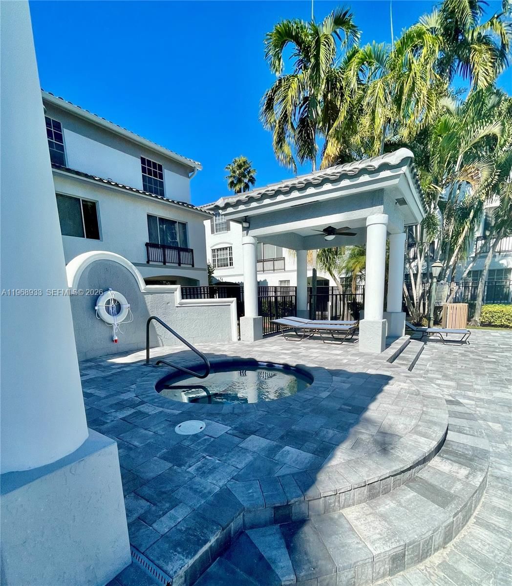 Real estate property located at 745 148th Ave #815, Broward, Villas De Tuscany Condo, Sunrise, FL