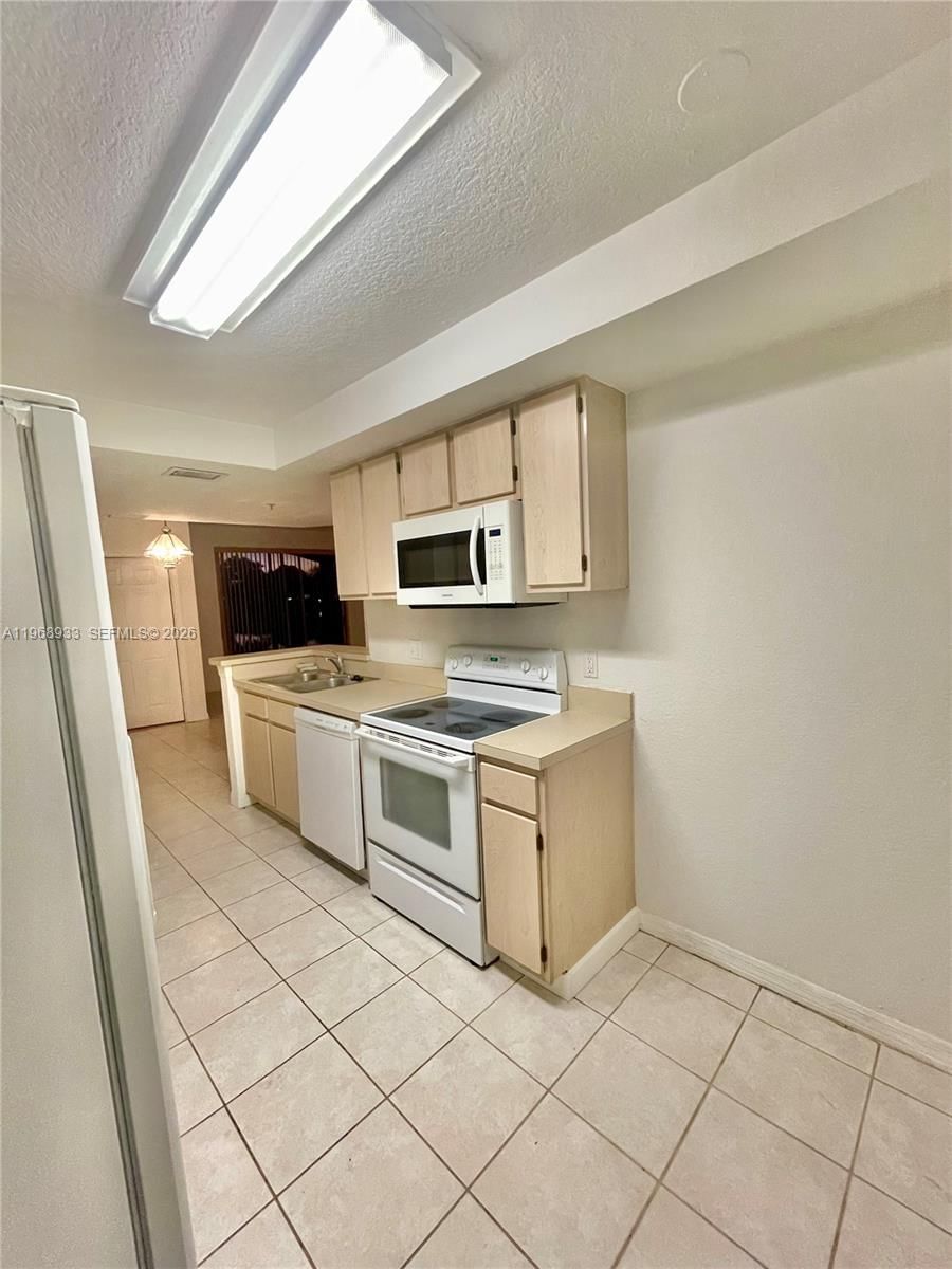 Real estate property located at 745 148th Ave #815, Broward, Villas De Tuscany Condo, Sunrise, FL