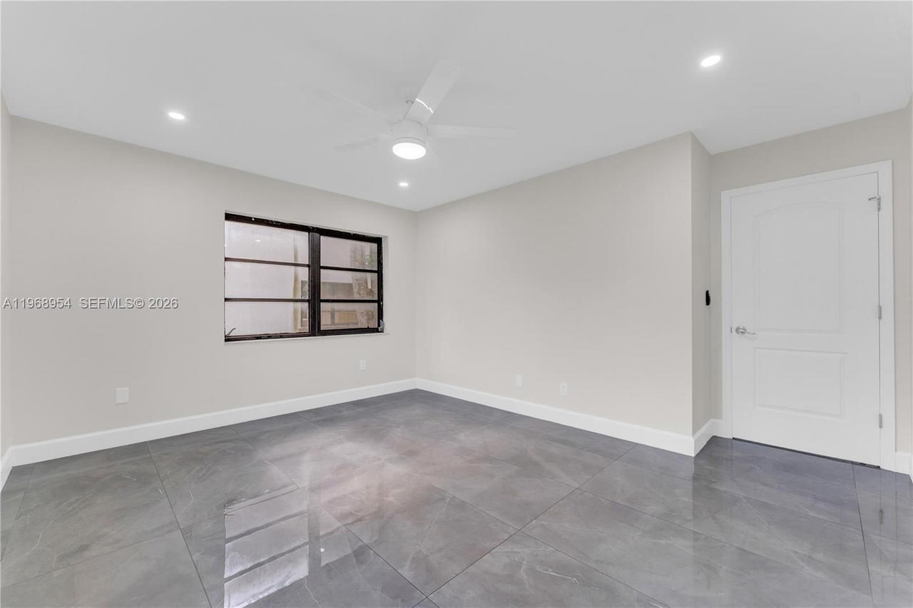 Real estate property located at 8660 149th Ave #208, Miami-dade, Lago Del Rey Condo #1, Miami, FL