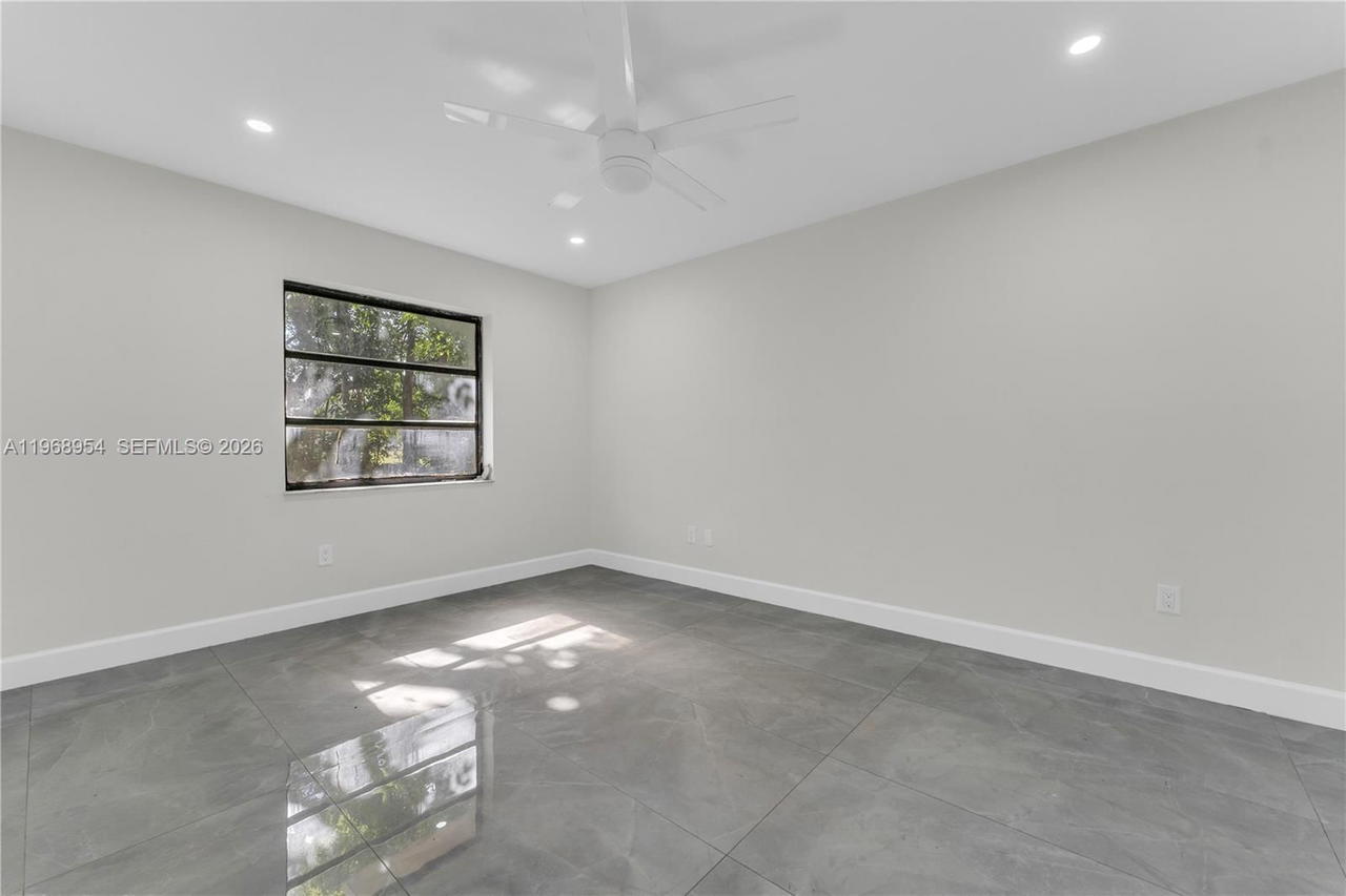Real estate property located at 8660 149th Ave #208, Miami-dade, Lago Del Rey Condo #1, Miami, FL